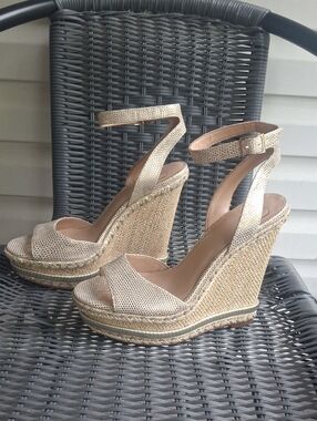 JLO JENNIFER LOPEZ Wedge Espadrille Sandals in Metallic Beige with Ankle Strap